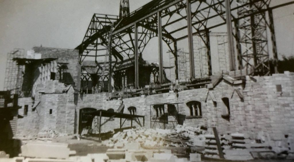 An old photo showing the construction of the cathedral.